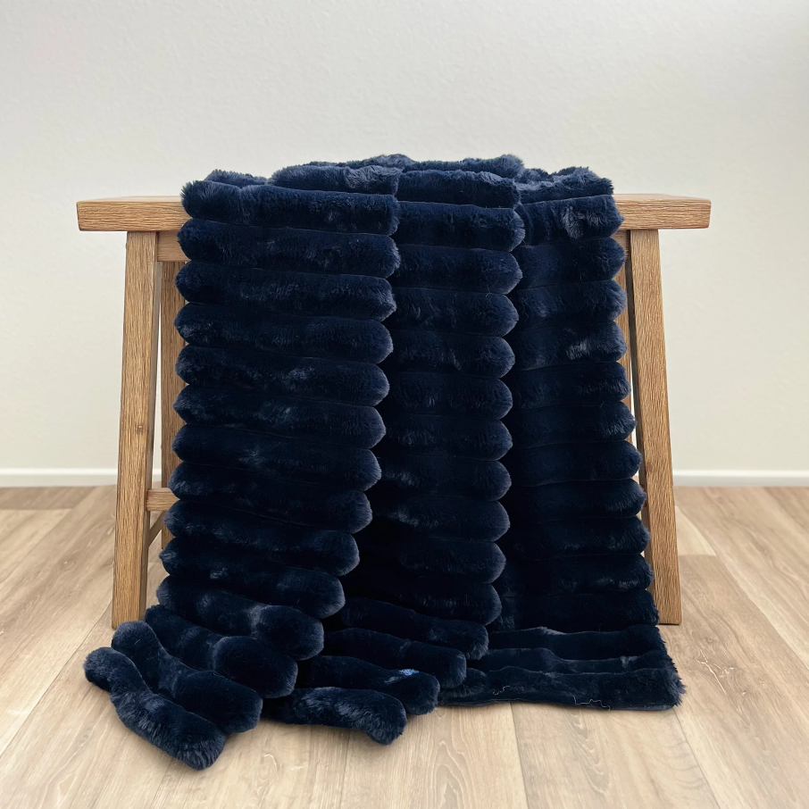 13 Hub Lane Faux Fur Throw - Thumbnail 5