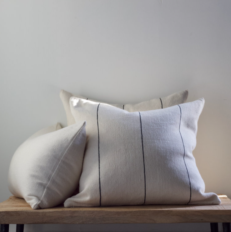 Linea Pillow - Thumbnail 3