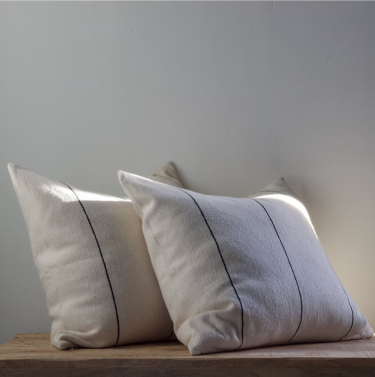 Linea Pillow - Thumbnail 2