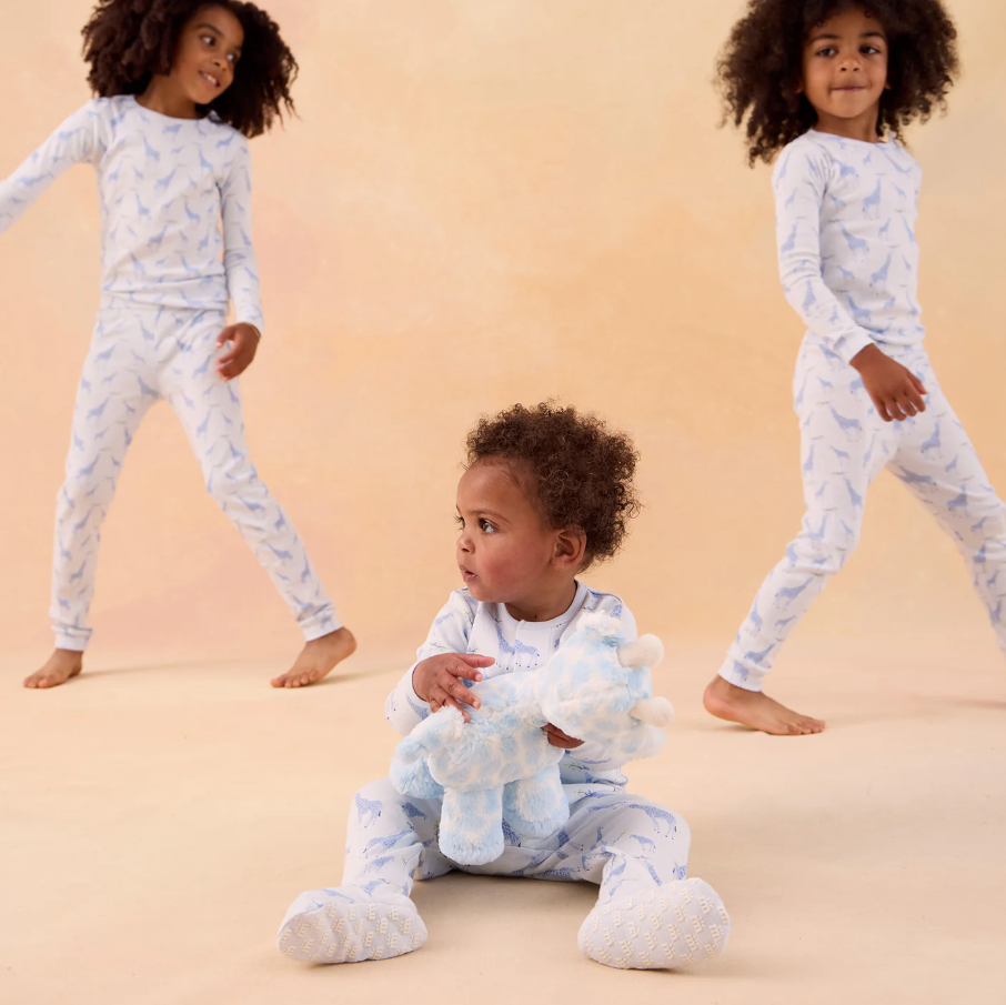 blue jolie giraffe magnetic footie