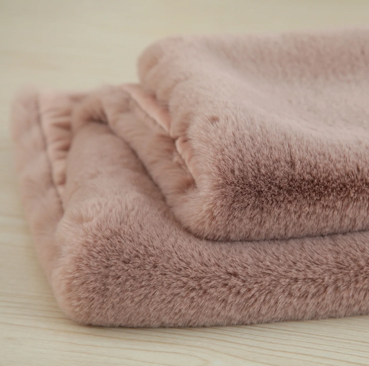 Chinchilla Throw, Rose