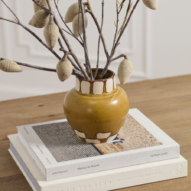 Yves Vase