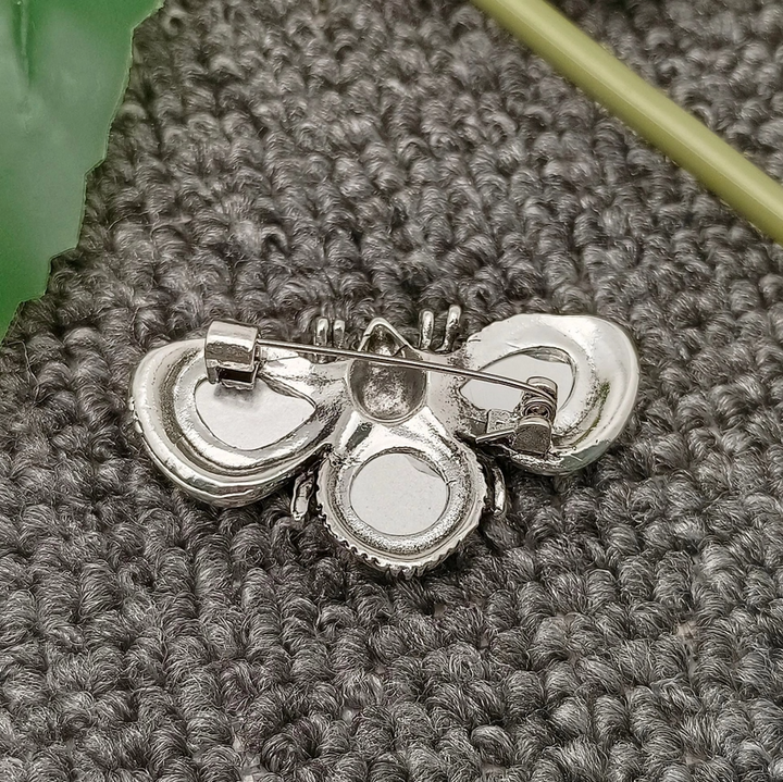 Sparkling Glass Rhinestone Bee Brooch