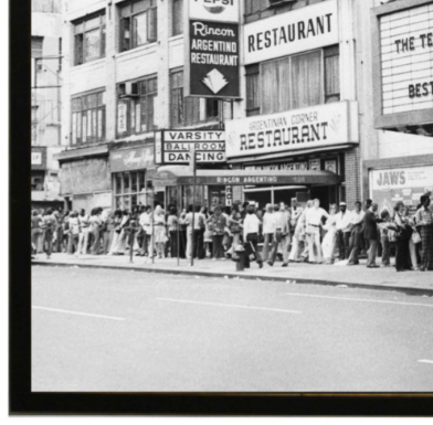 Jaws at the Rivoli Theater, 1975 - 13 Hub Lane   |  Photography