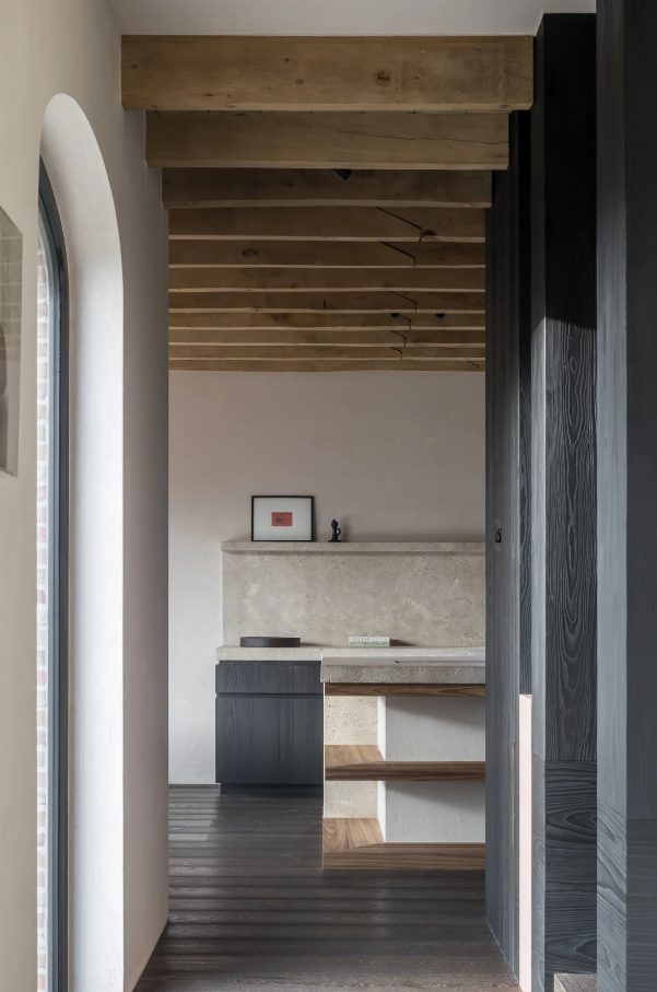 Sophisticated Elegance: Dennis T'Jampens