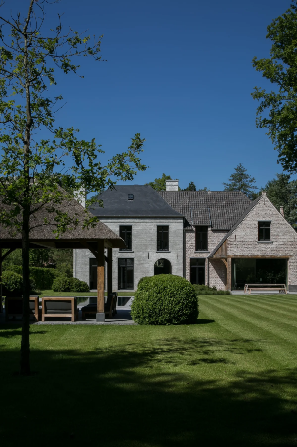 Sophisticated Elegance: Dennis T'Jampens