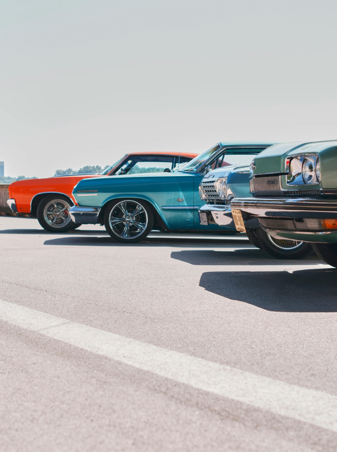 The Golden Age of Classic Cars: An Illustrated Encyclopedia of the Motor Car from 1945 to 1985