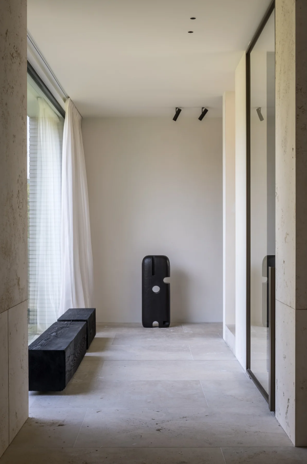 Sophisticated Elegance: Dennis T'Jampens