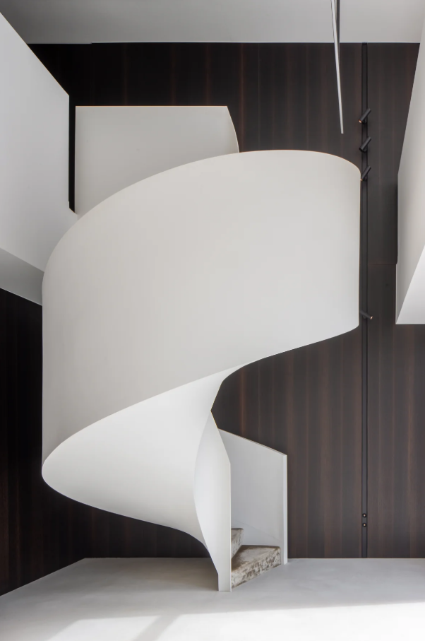 Sophisticated Elegance: Dennis T'Jampens