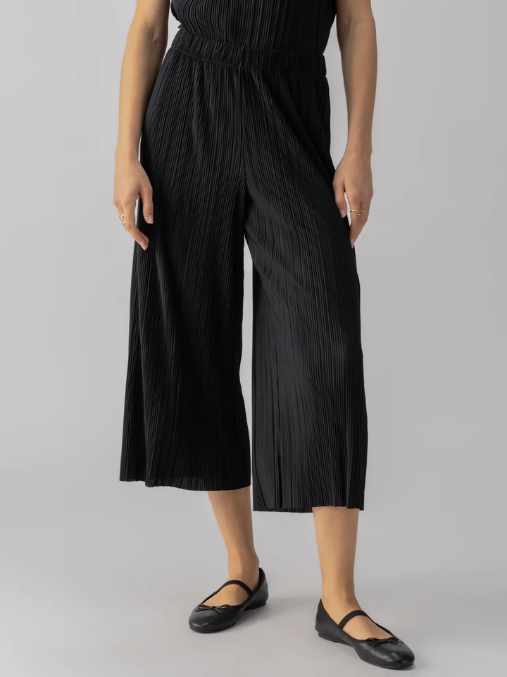 PLISSE SEMI HIGH RISE CULOTTE BLACK