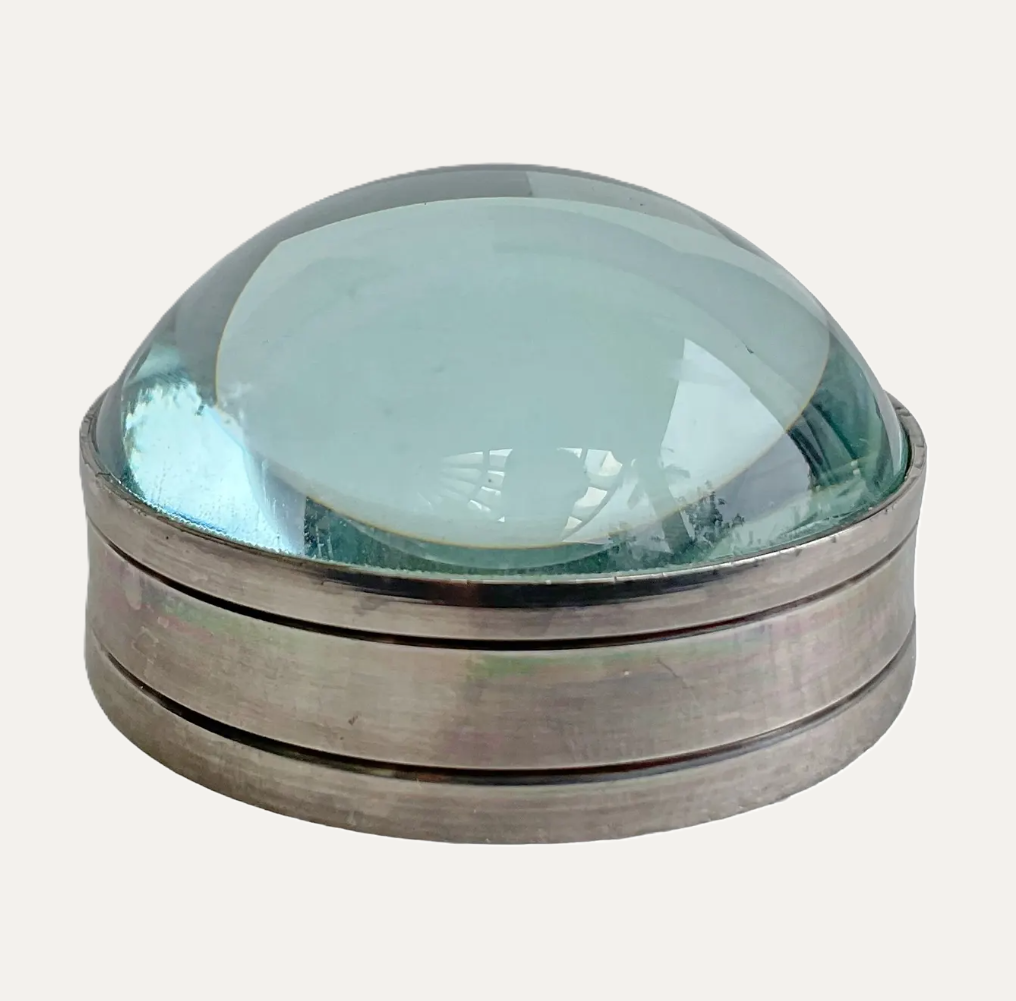Mauvaise Vue Magnifier - 13 Hub Lane   |  