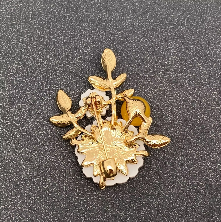 Daisy Brooch