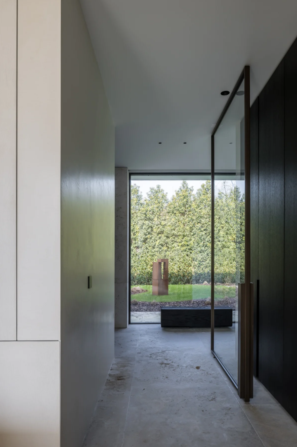 Sophisticated Elegance: Dennis T'Jampens