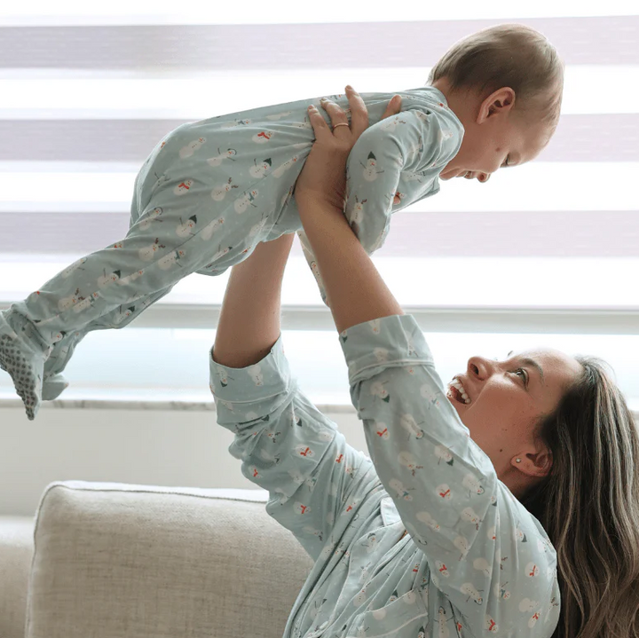 Women's Long Sleeve Pajama Set, Frosted Friends