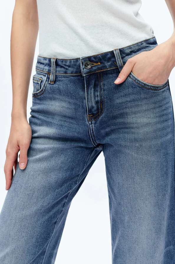 Kristy Mid Rise Relaxed Straight Denim Jeans, Chilly Blue